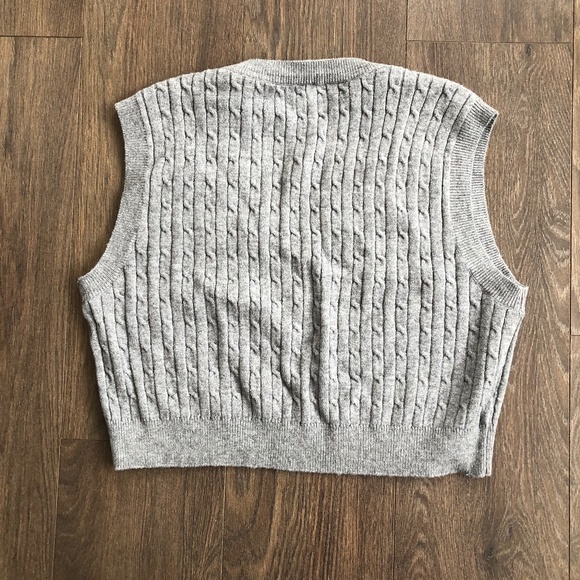 SOFT GREY CROPPED TWIK SWEATER VEST - Picture 4 of 6